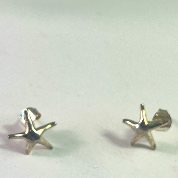 Sterling Silver Starfish Studs 925 1.1 grams Mermaid core Nautical ocean - Picture 1 of 4